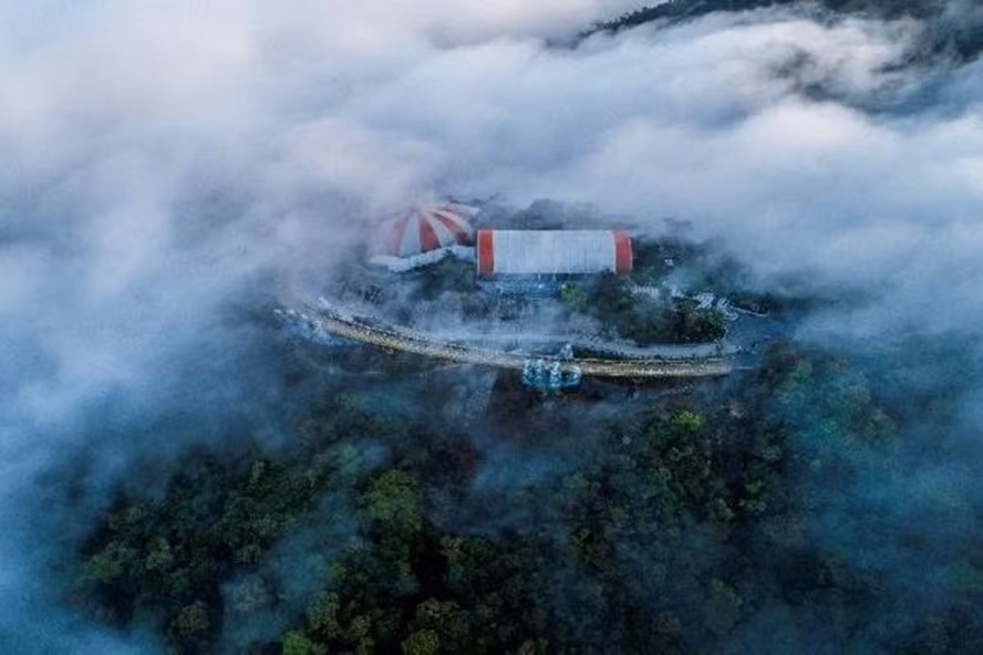 Cầu Vàng Sun World Ba Na Hills lại mang một vẻ đẹp đặc biệt.