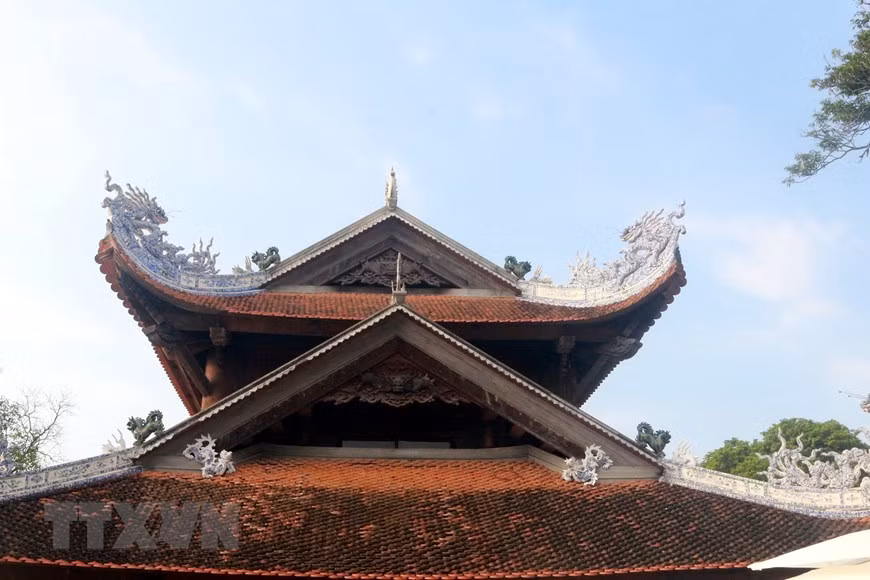 Mái chùa được làm theo lối kiến trúc thời Trần. (Nguồn: TTXVN phát)