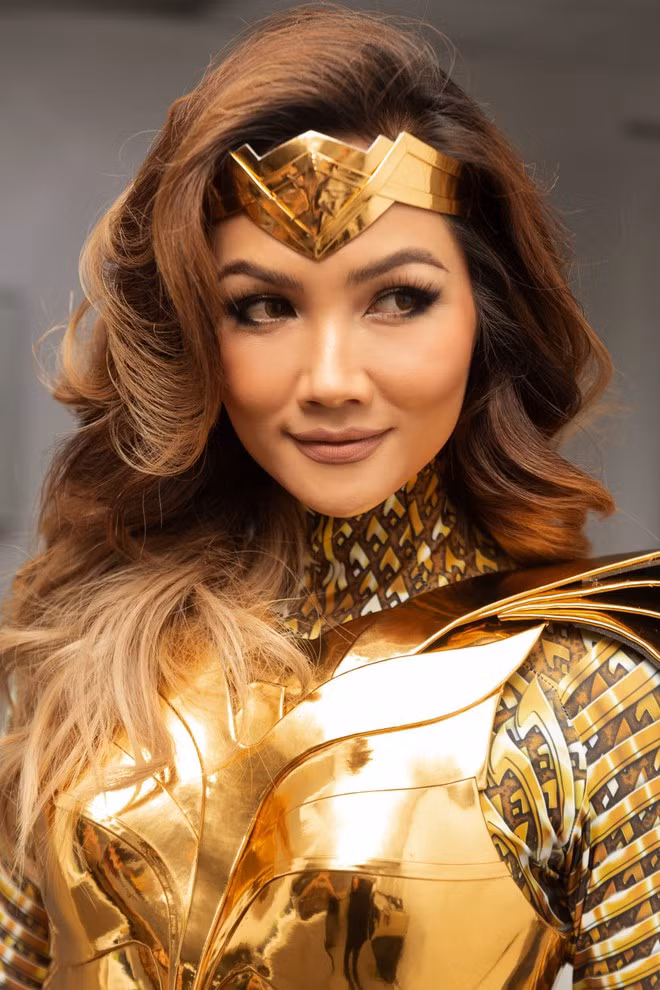 Bên cạnh đó, hoa hậu H’Hen Niê còn tiết lộ nguyên nhân cô không tham gia các sự kiện giải trí thời gian gần đây. Thậm chí, Top 5 Hoa hậu Hoàn vũ Thế giới 2018 không xuất hiện trong các sự kiện thời trang lớn với vai trò vedette hay first Face như các năm trước ẢNH: THIÊN AN