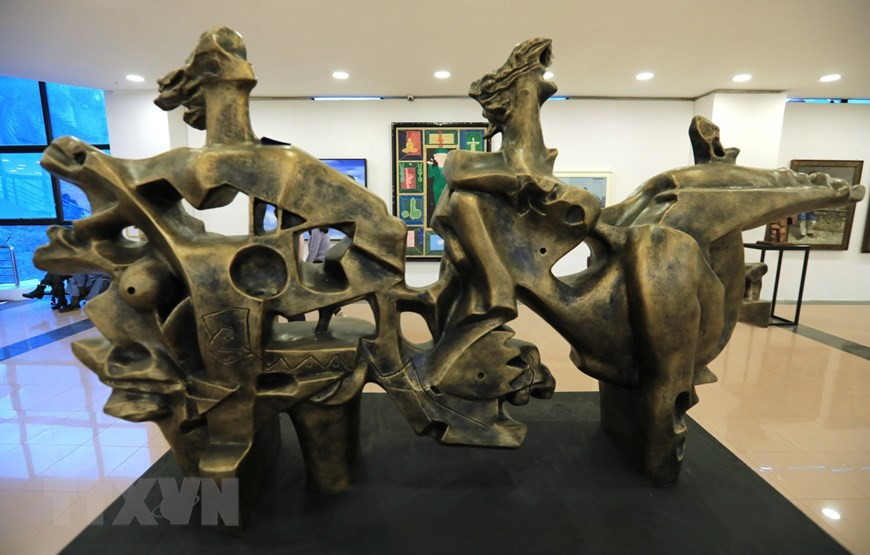 Một tác phẩm trưng bày tại triển lãm. (Ảnh: Thành Đạt/TTXVN) Một tác phẩm trưng bày tại triển lãm. (Ảnh: Thành Đạt/TTXVN)