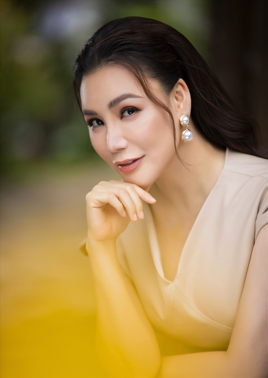 Nữ ca sĩ cho biết, mình rất vui khi được mọi người khen ngợi vì diện mạo trẻ đẹp. Cô cũng tiết lộ bí quyết giữ gìn nhan sắc và sức sống của mình là thói quen sống lành mạnh, tập luyện thể thao, ăn uống cân đối, đặc biệt là sử dụng thực phẩm thuần chay mỗi ngày.