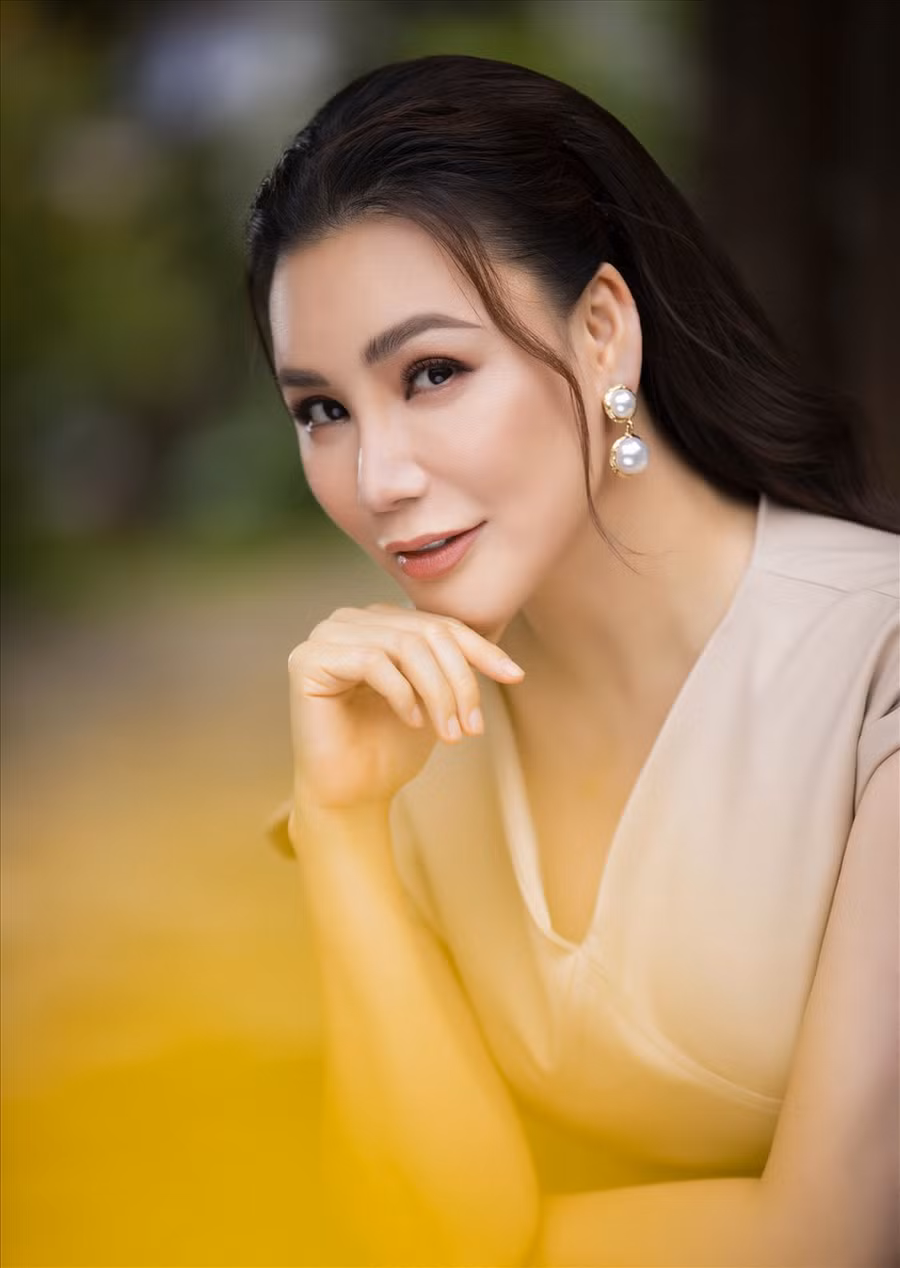 Nữ ca sĩ cho biết, mình rất vui khi được mọi người khen ngợi vì diện mạo trẻ đẹp. Cô cũng tiết lộ bí quyết giữ gìn nhan sắc và sức sống của mình là thói quen sống lành mạnh, tập luyện thể thao, ăn uống cân đối, đặc biệt là sử dụng thực phẩm thuần chay mỗi ngày.