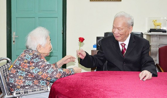 Đại Tướng Lê Đức Anh và phu nhân Đại Tướng Lê Đức Anh và phu nhân
