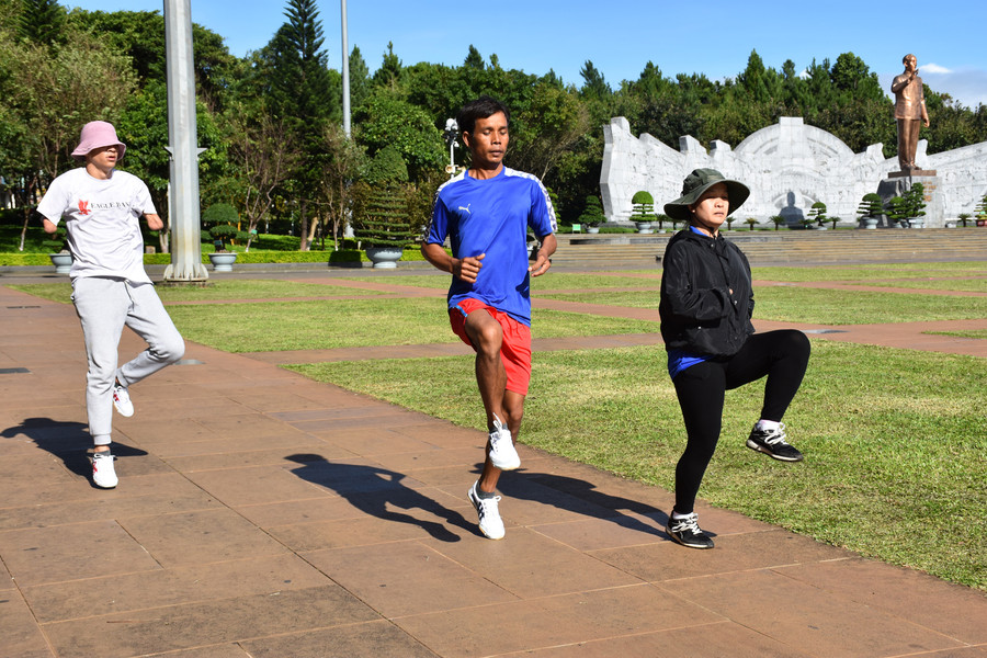 Vận động viên Rô Bé (ở giữa) đang tập luyện. Ảnh: Hà Phương Vận động viên Rô Bé (ở giữa) đang tập luyện. Ảnh: Hà Phương