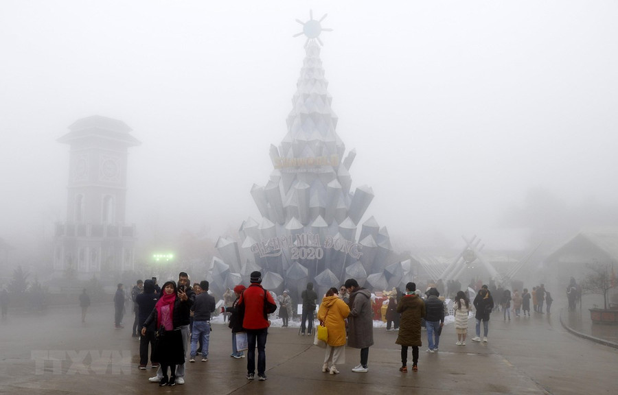 Khách du dịch đến Sa Pa trong mùa Đông. (Ảnh: Quốc Khánh/TTXVN) Khách du dịch đến Sa Pa trong mùa Đông. (Ảnh: Quốc Khánh/TTXVN)