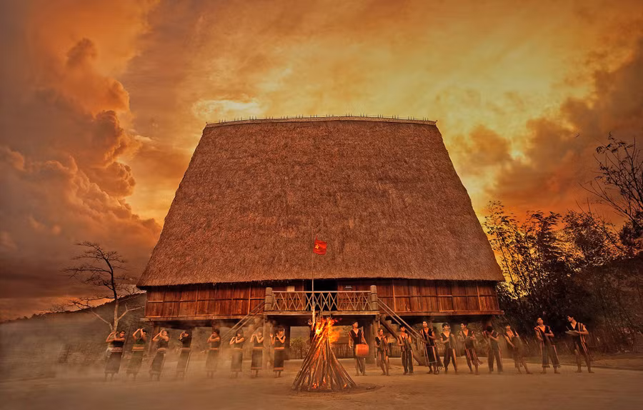 Nhà rông Tây Nguyên. Ảnh: Hòa Carol