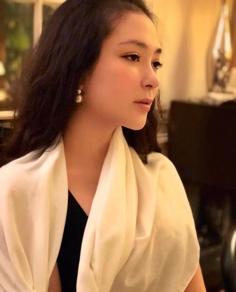 Hiện nay, cô có cuộc sống bình yên bên người chồng mới. Để giữ gìn hạnh phúc gia đình, cô từ chối tiết lộ danh tính ông xã.