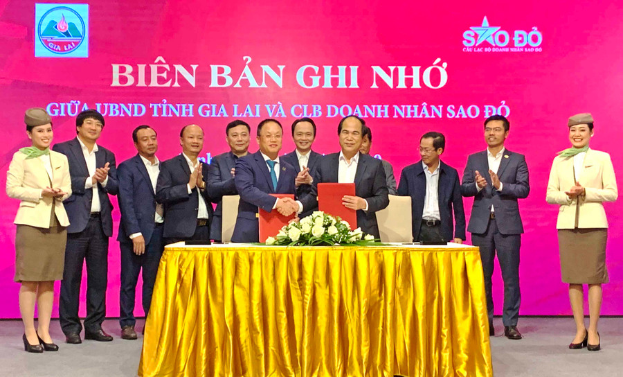 Ký kết ghi nhớ giữa UBND tỉnh Gia Lai và Câu lạc bộ Doanh nhân Sao Đỏ tạo tiền đề cho sự hợp tác trong tương lai (1)