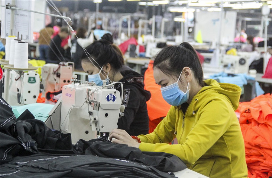  Công nhân đang làm việc tại một nhà máy ở tỉnh Bình Định. Ảnh: N.T