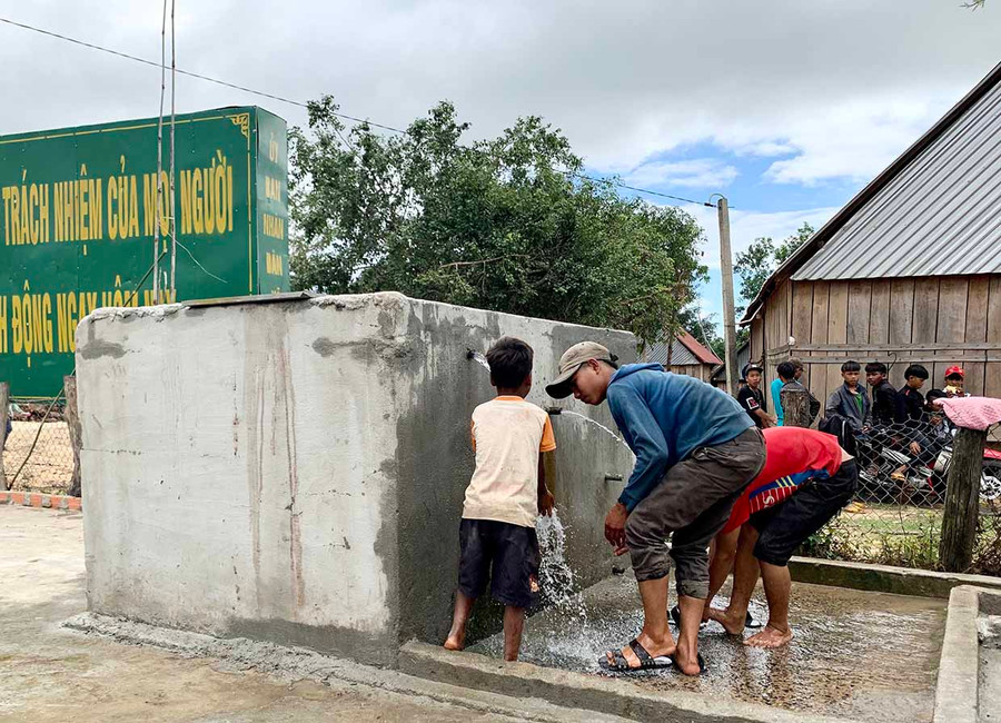 Công trình nước tự chảy hoàn thành và đi vào sử dụng góp phần cung cấp nước sinh hoạt cho người dân làng Lơ Pơ. Ảnh: Như Nguyện