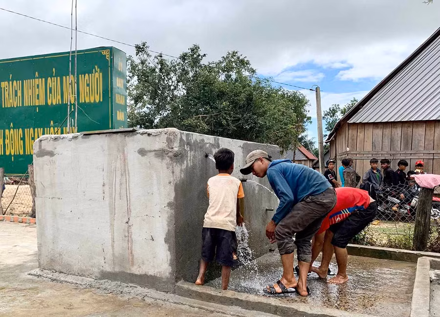Công trình nước tự chảy hoàn thành và đi vào sử dụng góp phần cung cấp nước sinh hoạt cho người dân làng Lơ Pơ. Ảnh: Như Nguyện
