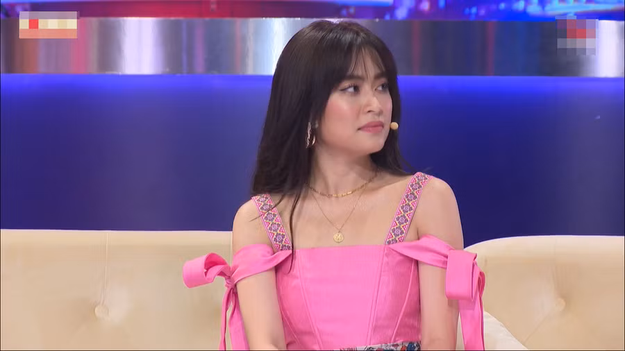 Hoàng Thùy Linh tại 