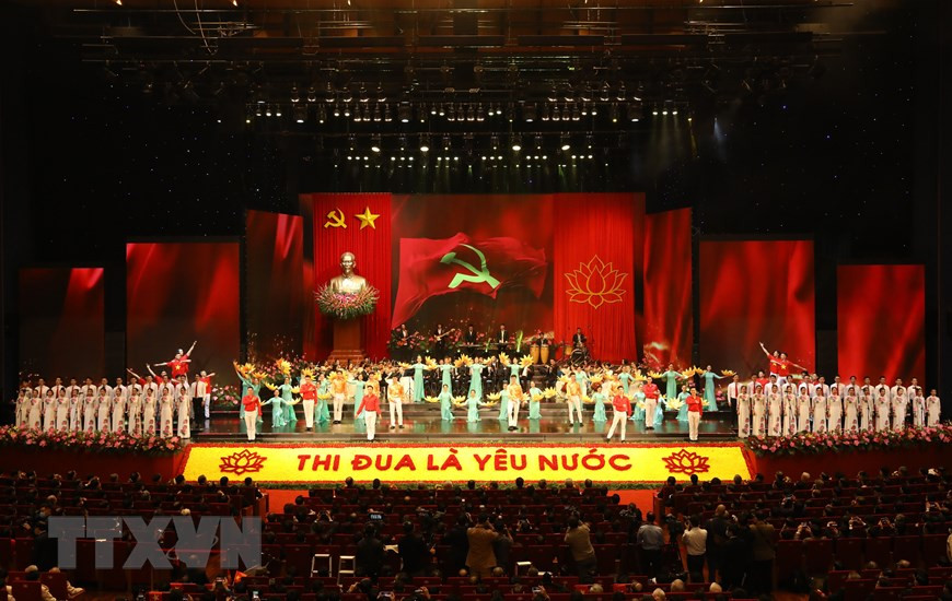 Chương trình biểu diễn văn nghệ tại Đại hội. (Ảnh: Văn Điệp/TTXVN) Chương trình biểu diễn văn nghệ tại Đại hội. (Ảnh: Văn Điệp/TTXVN)