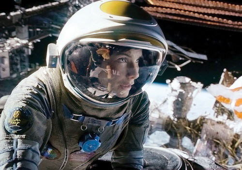 "Gravity" là một trong những phim hay nhất năm qua. "Gravity" là một trong những phim hay nhất năm qua.