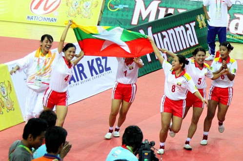 Niềm vui của các cô gái Myanmar.  Niềm vui của các cô gái Myanmar.