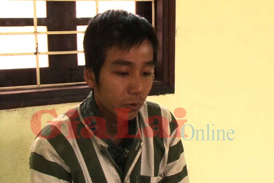 Tên trộm Lê Văn Huy tại cơ quan Công an thành phố Huế. Ảnh: Bùi Oanh Tên trộm Lê Văn Huy tại cơ quan Công an thành phố Huế. Ảnh: Bùi Oanh