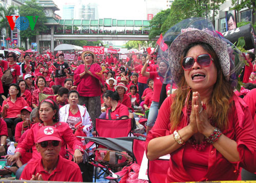 Hơn 90 người đã chết mà phần lớn là những người Áo Đỏ trong cuộc đại biểu tình năm 2010 khi họ bị quân đội trấn áp giải tán.