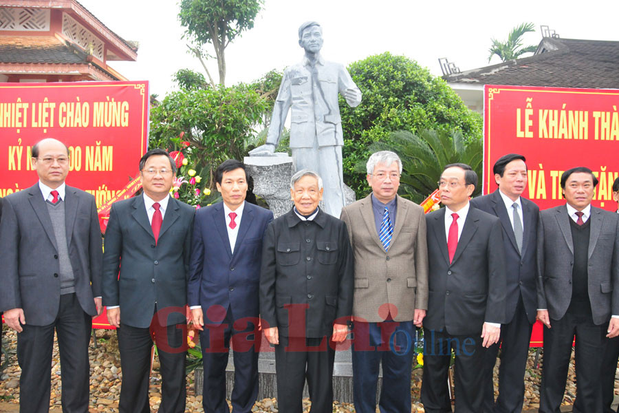 Lễ khánh thành tượng chân dung Đại tướng Nguyễn Chí Thanh tại Thừa Thiên-Huế.