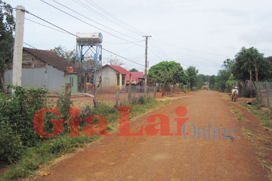  Làng Phung đang “thay da đổi thịt” từng ngày. Ảnh: Hồng Thi