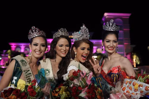 Từ trái qua: Top 4 Miss Earth 2013-Catharina Choi (Hoa hậu Lửa), Katia Wagner (Hoa hậu Không khí), Alyz Henrich (Hoa hậu Trái đất) và Punika Kulsoontornrut-Hoa hậu Nước.