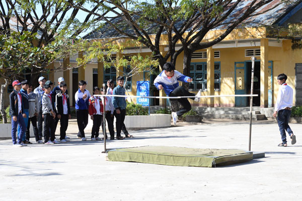 đầu tư cho giáo dục vùng khó từ cơ sở vật chất đến con người cần được chú trọng. Ảnh: M.Thi