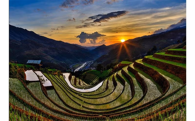 Hoàng hôn trên đỉnh Sáng Nhù. (ẢNH: NGUYỄN VŨ HẬU - PHÚ THỌ)