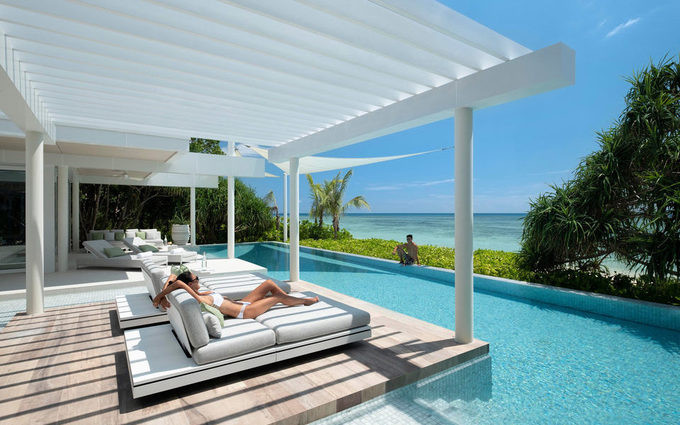  Với giá đặt phòng đắt đỏ nên khách được hưởng dịch vụ nhân viên hỗ trợ và spa không giới hạn.