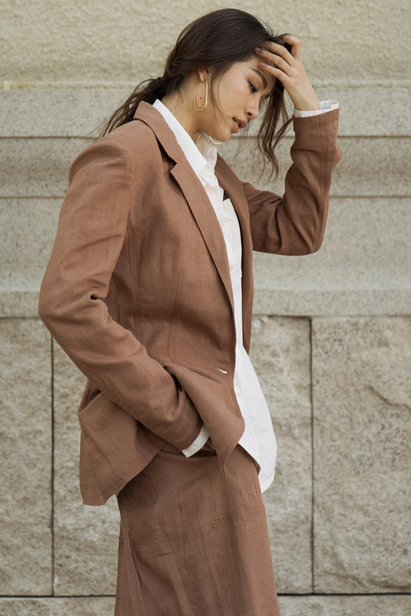 Các mẫu thiết kế trong bộ sưu tập 'Runway Exclusive Edition' cũng sẽ lấy cảm hứng từ những chuyến du ngoạn mùa hè cùng hình ảnh buồm trắng, nắng vàng và biển xanh. Các mẫu thiết kế trong bộ sưu tập 'Runway Exclusive Edition' cũng sẽ lấy cảm hứng từ những chuyến du ngoạn mùa hè cùng hình ảnh buồm trắng, nắng vàng và biển xanh.