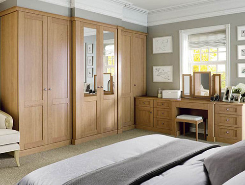 Tủ âm tường giúp căn phòng trông gọn gàng hơn. Ảnh: Strachan Furniture Tủ âm tường giúp căn phòng trông gọn gàng hơn. Ảnh: Strachan Furniture