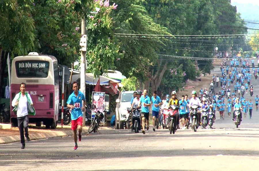 Các VĐV tham gia giải Việt dã công nhân viên chức-lao động năm 2019. Ảnh: Hà Phương