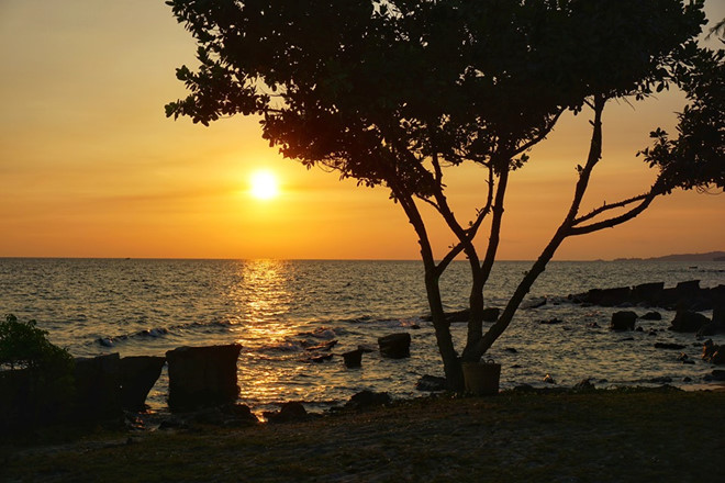 Hoàng hôn buông tạo nên một khung cảnh bình yên