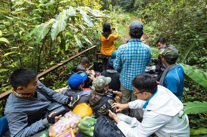  Đường vào thác hiểm trở và khó đi nên du khách phải chuẩn bị nhu yếu phẩm cần thiết khi khám phá thác Én. Ảnh: Võ Việt-Nắng Hạ