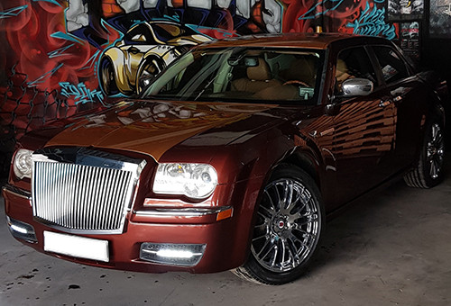 Bản độ Chrysler 300C phong cách Rolls-Royce. 