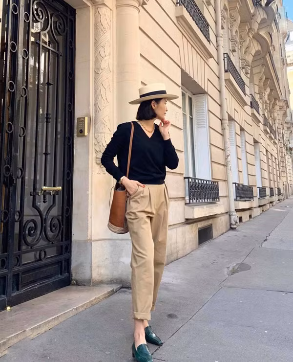 Quần xắn gấu tông cà phê sữa cũng là một trong những trang phục được các cô nàng sành điệu 'săn lùng' ở mùa mốt 2019.