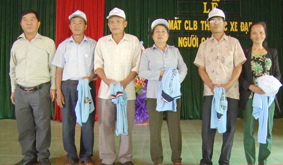 Các thành viên câu lạc bộ ra mắt. Ảnh: Hà Phương