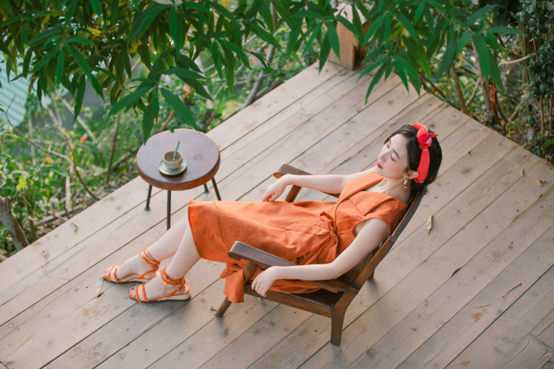  Liên tục đổi mới hình ảnh nhưng với lần xuất hiện này, nàng Á hậu lại quyết định chọn hình tượng của chính bản thân để kể câu chuyện mùa hè – cụ thể là vẻ ngoài ngọt ngào, dịu dàng vốn là thế mạnh của cô.