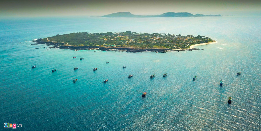  Xã An Bình (đảo Bé), huyện Lý Sơn thơ mộng trở thành điểm đến nghỉ dưỡng hấp dẫn du khách. Tốt nghiệp đại học ngành Quản trị kinh doanh, sau ba năm mưu sinh xa nhà, Đặng Sâm (26 tuổi) quyết định trở về quê lập nghiệp.