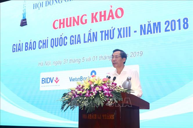 Ông Thuận Hữu, Ủy viên Trung ương Đảng, Phó trưởng Ban Tuyên giáo Trung ương, Chủ tịch Hội Nhà báo Việt Nam, Tổng Biên tập Báo Nhân Dân, Chủ tịch Hội đồng Giải báo chí Quốc gia lần thứ XIII - năm 2018 phát biểu khai mạc, sáng 31/5. Ảnh: Minh Quyết/TTXVN Ông Thuận Hữu, Ủy viên Trung ương Đảng, Phó trưởng Ban Tuyên giáo Trung ương, Chủ tịch Hội Nhà báo Việt Nam, Tổng Biên tập Báo Nhân Dân, Chủ tịch Hội đồng Giải báo chí Quốc gia lần thứ XIII - năm 2018 phát biểu khai mạc, sáng 31/5. Ảnh: Minh Quyết/TTXVN