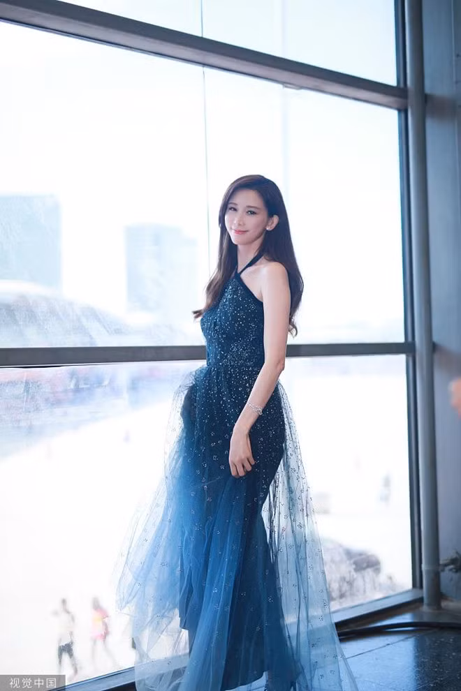 Xinh đẹp và giàu có, nhưng siêu mẫu 45 tuổi chưa tìm được 