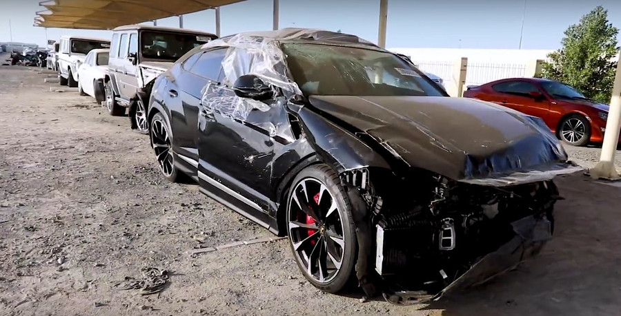 Hình ảnh được cho là Lamborrghini Urus hàng chục tỷ bị vứt xó ở