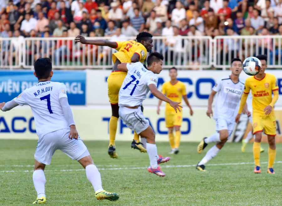 Dược Nam Hà Nam Định đã có một trận đấu bế tắc trên sân Pleiku. Ảnh: Văn Ngọc