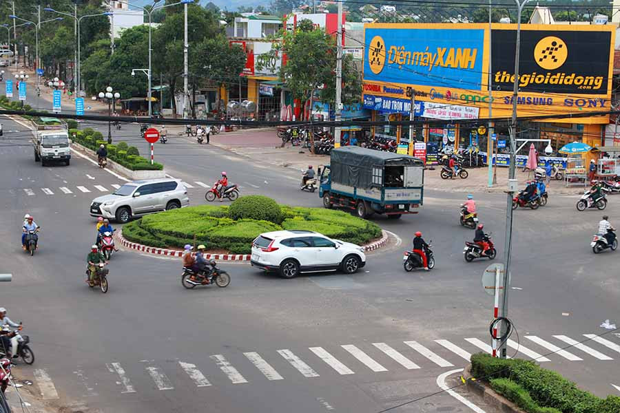 Khu vực vòng xoay ngã tư Biển Hồ (TP. Pleiku) luôn tiềm ẩn nguy cơ xảy ra tai nạn giao thông. Ảnh: Đinh Huy Hoàng Khu vực vòng xoay ngã tư Biển Hồ (TP. Pleiku) luôn tiềm ẩn nguy cơ xảy ra tai nạn giao thông. Ảnh: ĐINH HUY HOÀNG