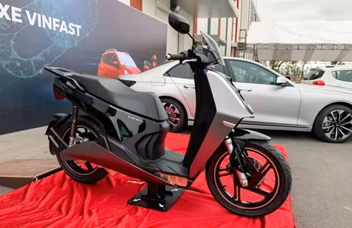 VinFast V9 là sản phẩm xe máy điện tiếp theo của hãng xe Việt. VinFast V9 là sản phẩm xe máy điện tiếp theo của hãng xe Việt.
