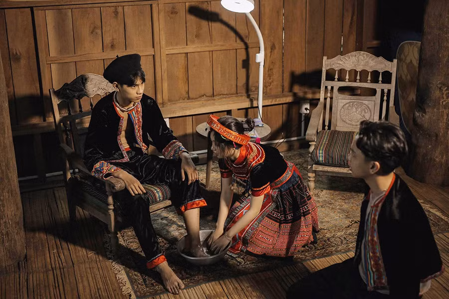 Tất cả các concept là các thành viên 12A2 cùng nhau lên ý tưởng, mỗi bạn đóng góp từng ý kiến và tạo ra một bộ kỷ yếu đầy màu sắc.