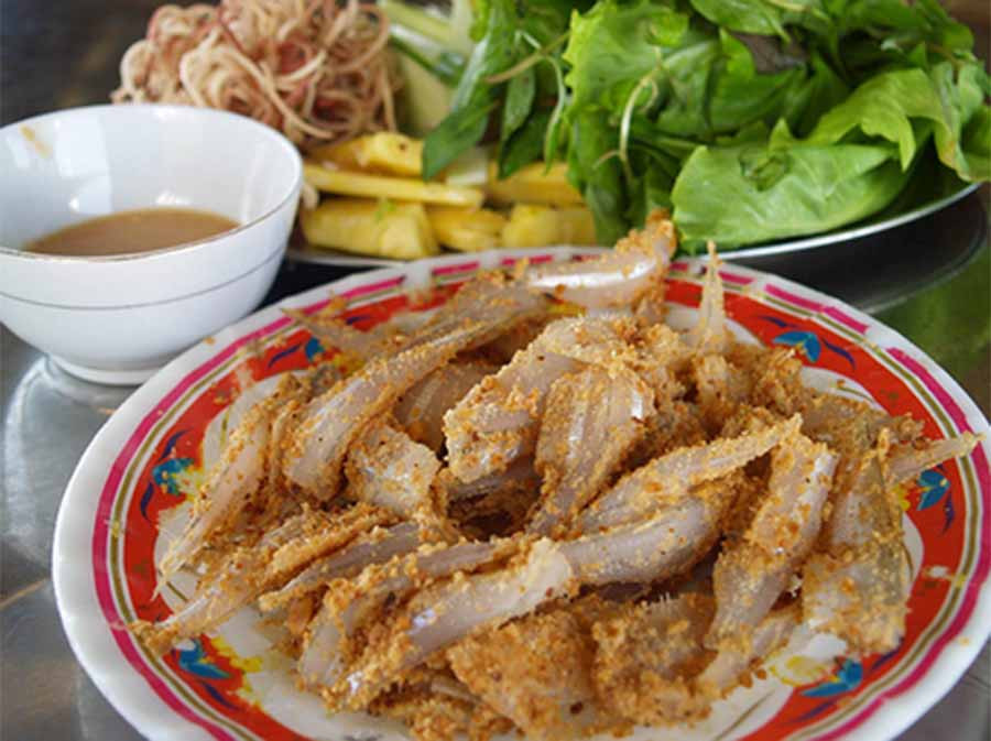 Gỏi cá mai là một trong những món ăn nhiều người tìm đến khi đến vùng biển Vũng Tàu.  Gỏi cá mai là một trong những món ăn nhiều người tìm đến khi đến vùng biển Vũng Tàu.