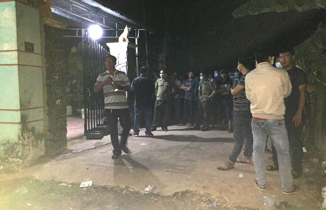  Công an đang phong tỏa, khám nghiệm hiện trường. Ảnh: Nguyễn Hoàng.