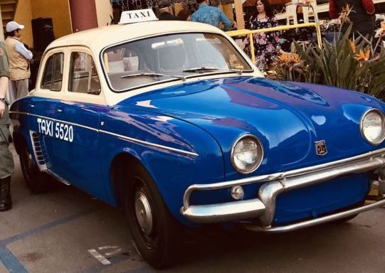 Renault Dauphine - taxi một thời trên đường phố Sài Gòn Renault Dauphine - taxi một thời trên đường phố Sài Gòn