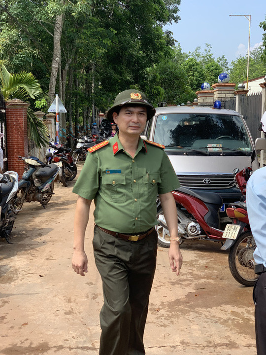 Giám đốc Công an tỉnh Bình Dương đến hiện trường chỉ đao phá án