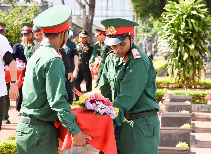 Công tác chuẩn bị trước khi hạ huyệt