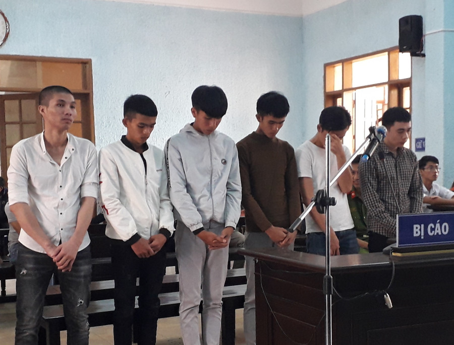 Các bị cáo tại phiên xét xử sơ thẩm. Ảnh: Hoành Sơn